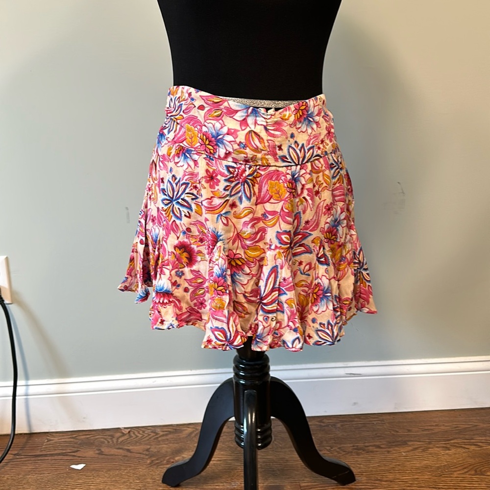 NWT Kori shorts! Lightweight and breezy! Looks like a skirt on